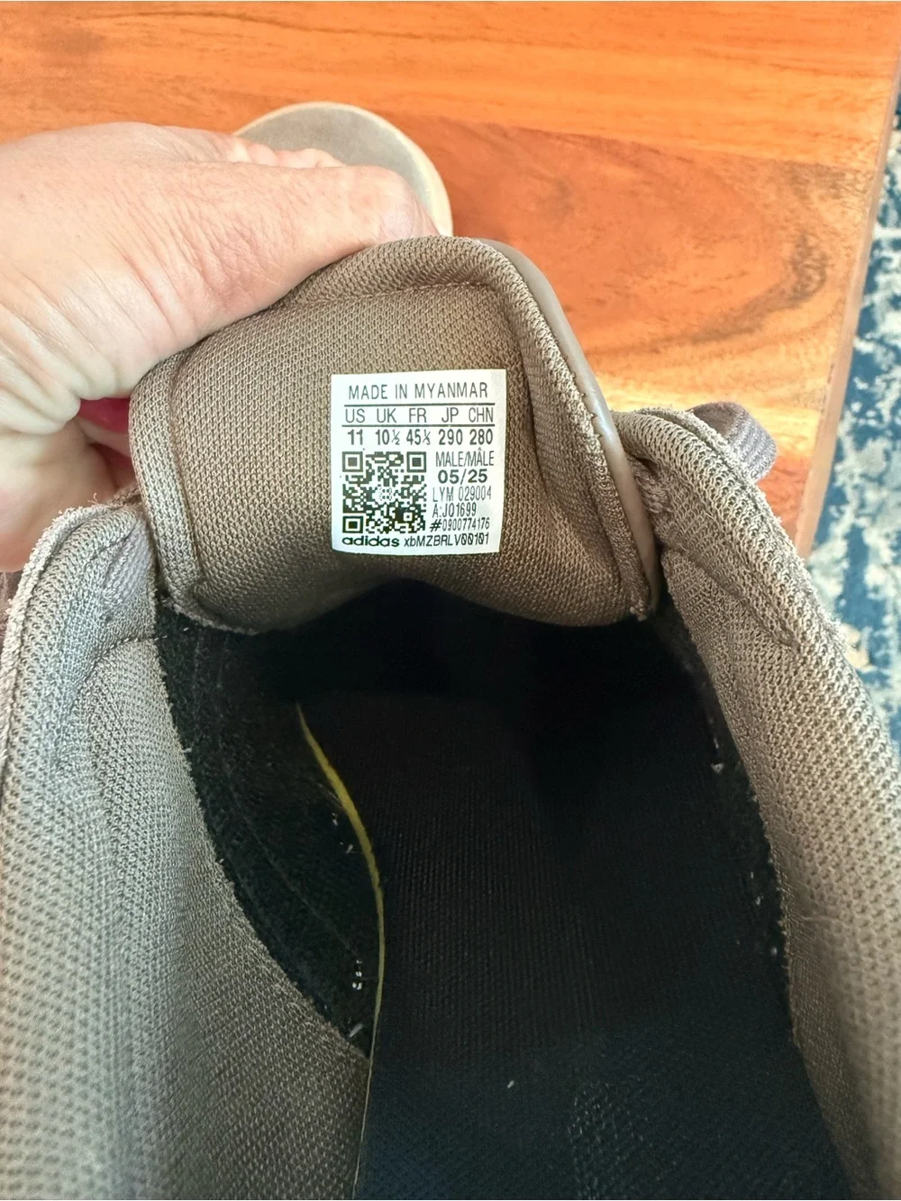MEN'S ADIDAS BARREDA SNEAKERS